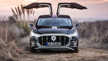 Tesla Front Retusche Kühlergrill