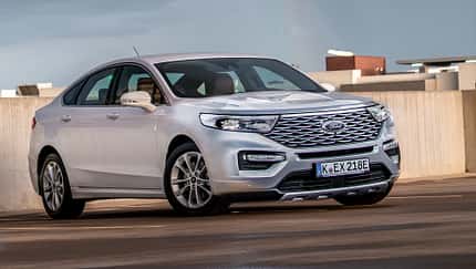 SUV Limousine Crossover Retusche