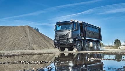 Iveco T-Way 8x4 Lkw