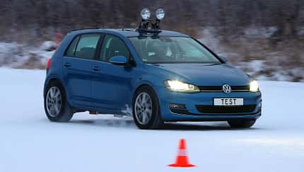 09/2021, ADAC Winterreifentest 2021 VW Golf im Schnee