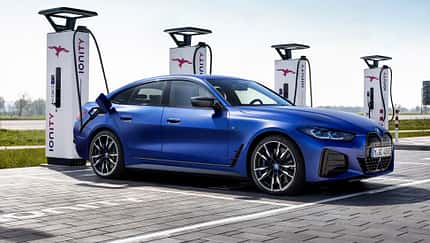 BMW i4 50M an Ionity Ladesäule