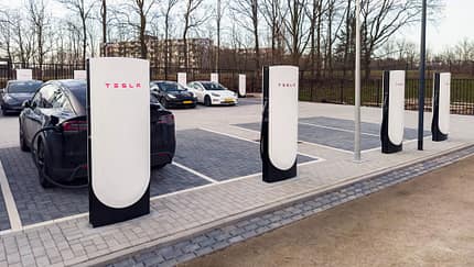 V4 Supercharger Tesla