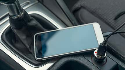 12/2023, Handy im Auto Handy im Auto