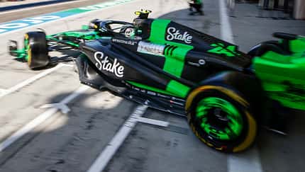 Guanyu Zhou - Sauber - Bahrain Test 2024