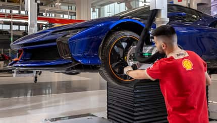 Ferrari E-Building Maranello (2024) Produktionshalle