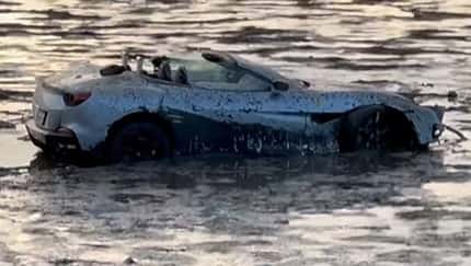 Ferrari Portofino, Wasser, Kalifornien, betrunken, 12/2024 Betrunkener fährt seinen Ferrari Portofino in Kalifornien ins Wasser.