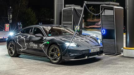 Porsche Taycan Facelift Schnellladesäule Laden Aufladen Tanken