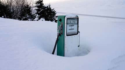 Winter Schnee Benzin Tankstelle Zapfsäule