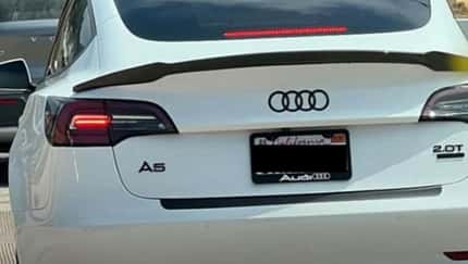 Teslafahrer-Protest mit umgelabelten Modellen