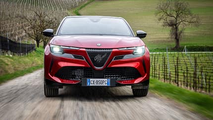 Alfa Romeo Junior Ibrida Q4, Fahrbericht, 03/2025 Alfa Romeo Junior Ibrida Q4