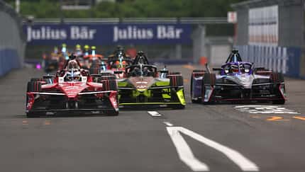 Formel E 2024/2025 - Tokio Rennen 2 - Oliver Rowland