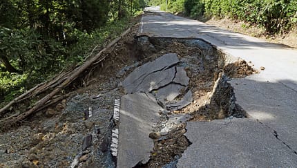 08/2025, Defekte Straße Defekte Straße