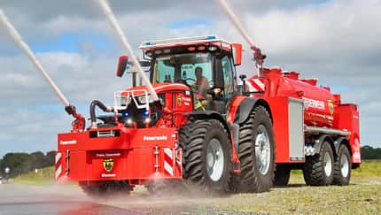 08/2025 Rebo Sonderfahrzeuge John Deere 6R 250 Feuerwehr-Traktor 08/2025 Rebo Sonderfahrzeuge John Deere 6R 250 Feuerwehr-Traktor