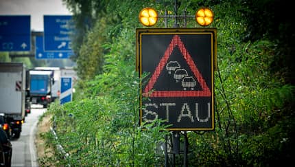 Stau Verkehrsschild digitale Anzeige