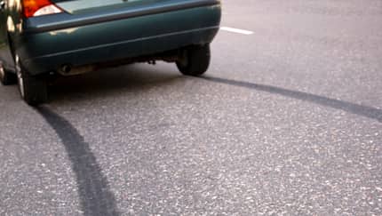 09/2025, Reifenspur Pkw Straße Reifenspur Pkw Straße