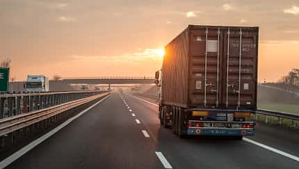 Lastwagen Lkw Container Auflieger Sonnenuntergang Autobahn