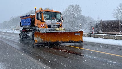 Streufahrzeug Autobahn Salz