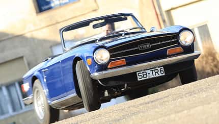 mokla0308, Frontansicht, dynamisch Triumph TR6