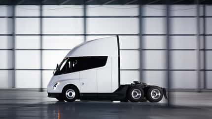 12/2025 Tesla Semi Elektro-Lkw 12/2025 Tesla Semi Elektro-Lkw