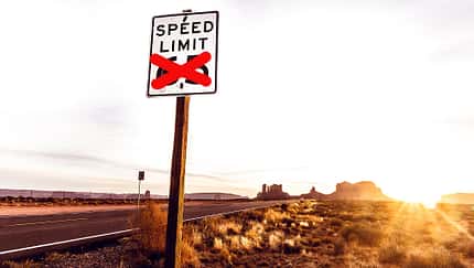 Tempolimit USA Highway Autobahn durchgestrichen