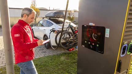 Caravaning, Wohnwagen, Zugfahrzeug, Ladesäule Caravaning, Wohnwagen, Zugfahrzeug, Ladesäule