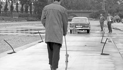 Historischer Autotest auto motor und sport testet Mercedes-Benz W111 Coupé auf Teststrecke