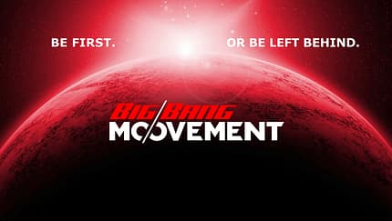Alt-Text: Rotes Sci‑Fi-Poster mit einem Planeten am unteren Bildrand und hellem Licht am Horizont; oben steht „BE FIRST.“ links und „OR BE LEFT BEHIND.“ rechts, unten das Logo „BIG BANG MOVEMENT“.