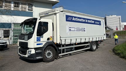 Volvo Fl transportiert erstmals Antimaterie im CERN