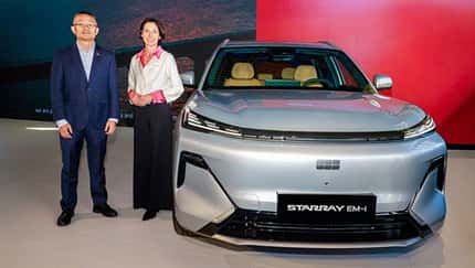 03/2026, Gisela Kohl-Vogel, Geschäftsführende Gesellschafterin Kohl Automobile und Martin Liang, Geschäftsführer Geely Auto Deutschland am Geely Starray EM-i Gisela Kohl-Vogel, Geschäftsführende Gesellschafterin Kohl Automobile und Martin Liang, Geschäftsführer Geely Auto Deutschland am Geely Starray EM-i