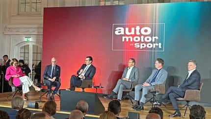 Best Cars 2026 Runde / Panel CEOs weißer Saal Neues Schloss Stutgart Best Cars 2026 Runde / Panel CEOs weißer Saal Neues Schloss Stutgart