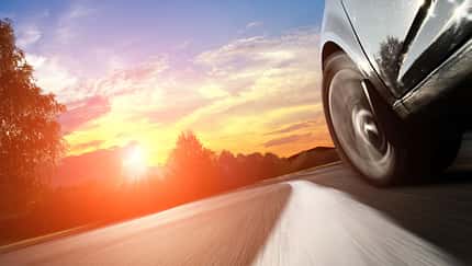 06/2026, Rad Reifen Sonne Kurve Straße Rad Reifen Sonne Kurve Straße
