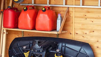 Treibstoff-Kanister privat lagern in Garage Treibstoff-Kanister privat lagern in Garage