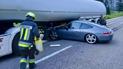 07/2026, Lkw Unfall mit Porsche 911 Lkw Unfall mit Porsche 911