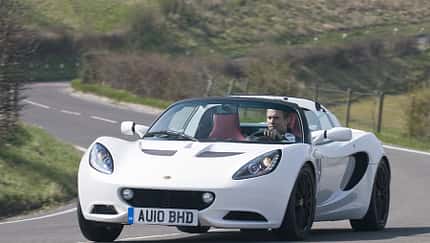Lotus Elise schräg von vorne
