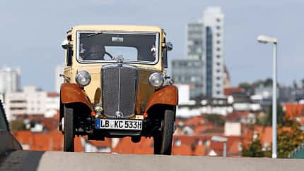 Morris Minor Saloon, Front