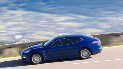 Porsche Panamera S Hybrid, Seitenansicht, Fahrt, Bergstraße
