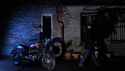 Triumph Bonneville 750, Seitenansicht, Nacht