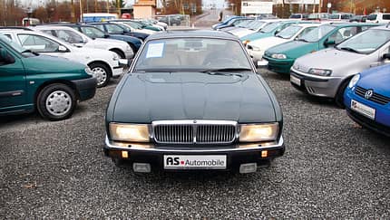 Jaguar XJ 40, Front