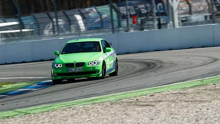 BMW Alpina B3 GT3, Frontansicht, Kurvenfahrt