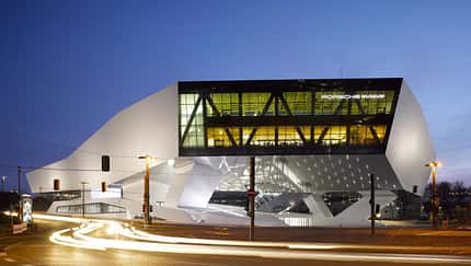 Stuttgart, mkl1012, Städte-Tripp Porsche-Museum, Gebäude