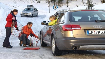 Schneeketten aufziehen