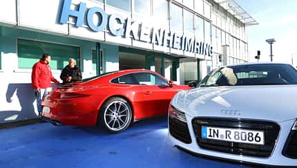 Audi R8 FSI Quattro, Porsche 911 Carrera 4S, Boxengasse