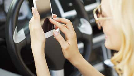 Kostenlose Tanken-Apps helfen Autofahrern dabei, bares Geld zu sparen.
