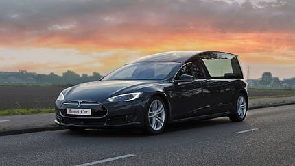 Tesla Model S Leichenwagen