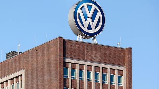 Hochhaus Logo Werk Wolfsburg Verwaltung