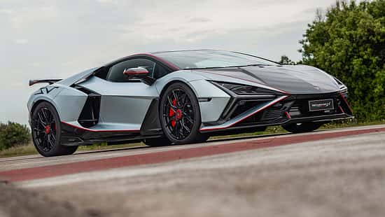 Lamborghini Revuelto SV