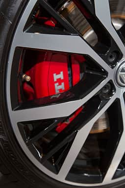 VW Golf GTI VII Performance - Kompaktsportwagen - Gebrauchtwagen