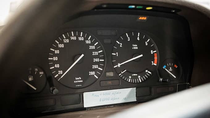 BMW 750iL V16 E32 Goldfisch (1987)