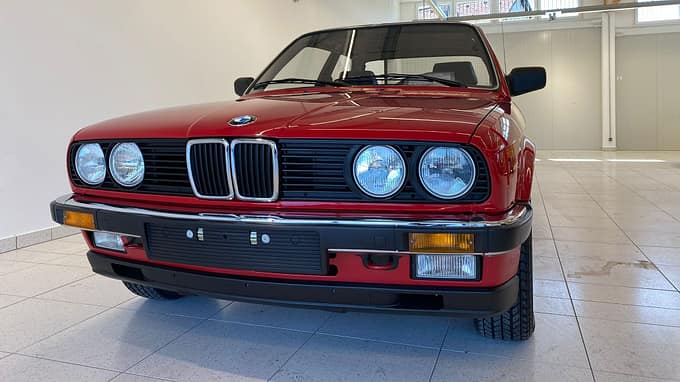 BMW 323i E30 260 km (1985)