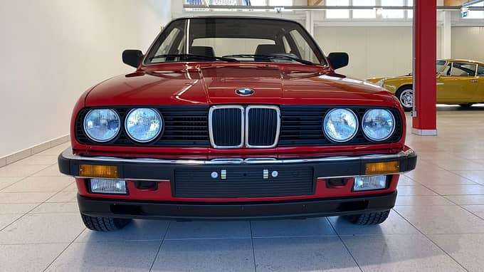 BMW 323i E30 260 km (1985)